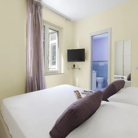 Apartment, 700m To Sandy דירה *