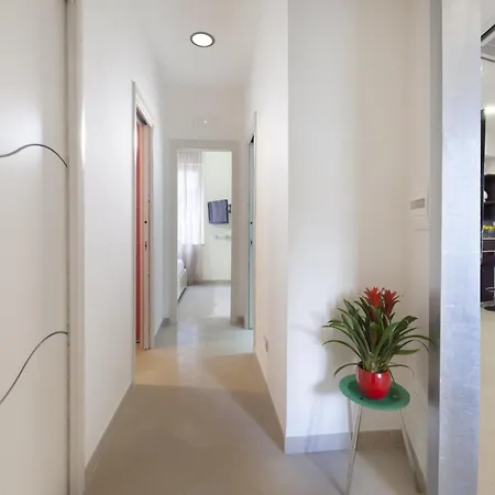 Apartment, 700m To Sandy דירה סורנטו