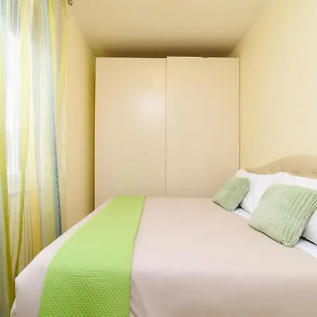דירה Apartment, 700m To Sandy *