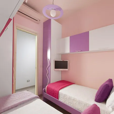דירה Apartment, 700m To Sandy סורנטו