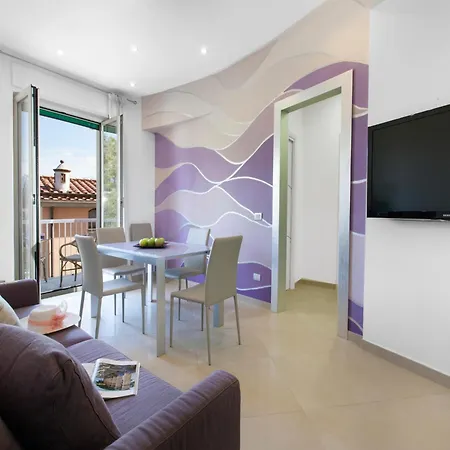 דירה Apartment, 700m To Sandy