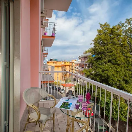 דירה Apartment, 700m To Sandy *