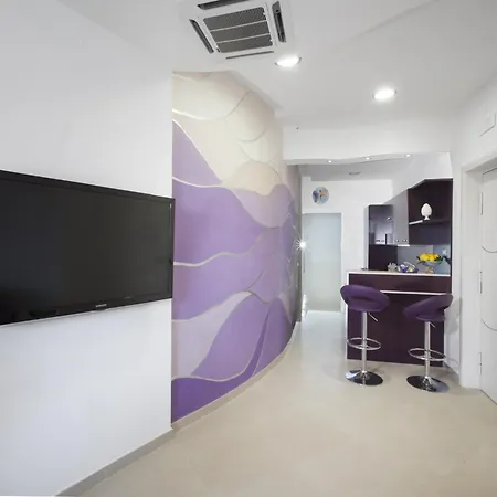 Apartment, 700m To Sandy דירה סורנטו