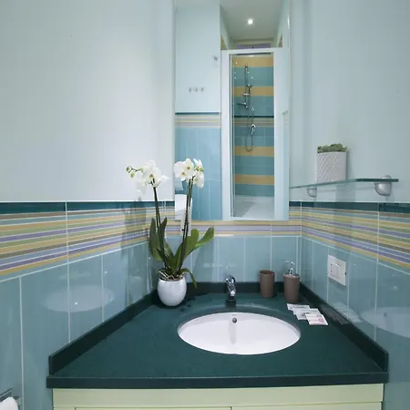 Apartment, 700m To Sandy דירה