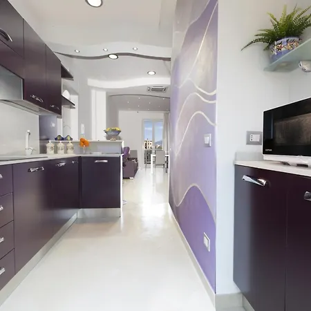 Apartment, 700m To Sandy דירה סורנטו